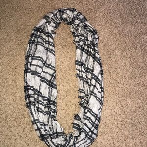 Black and Gray Scarf